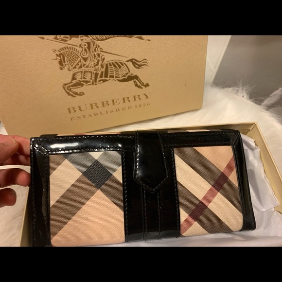 Burberry Wallet - Picture 5 of 8